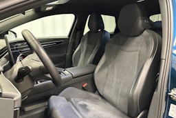 sininen Volkswagen ID.7 2025 kuva 22.