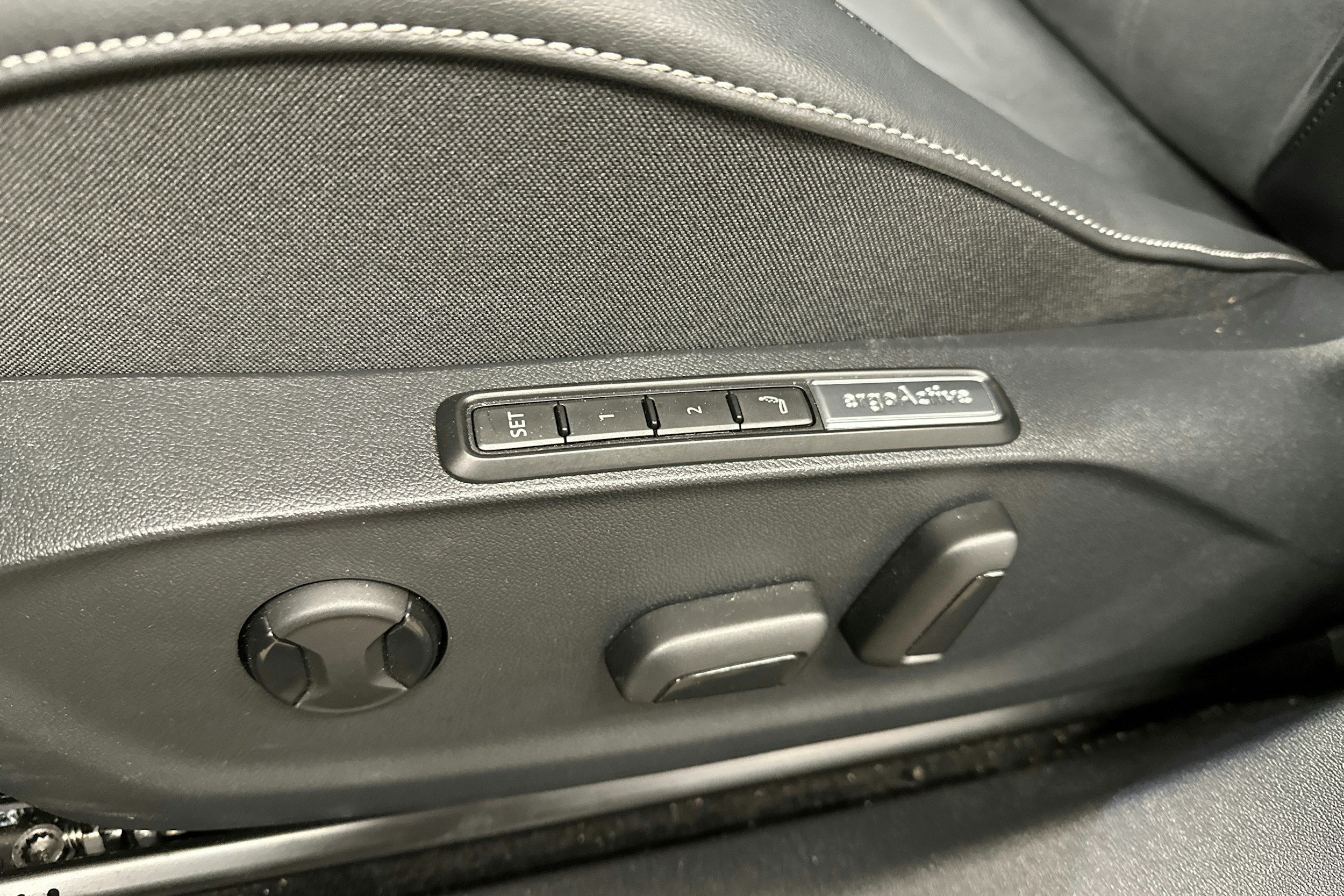 sininen Volkswagen ID.7 2025 kuva 23.