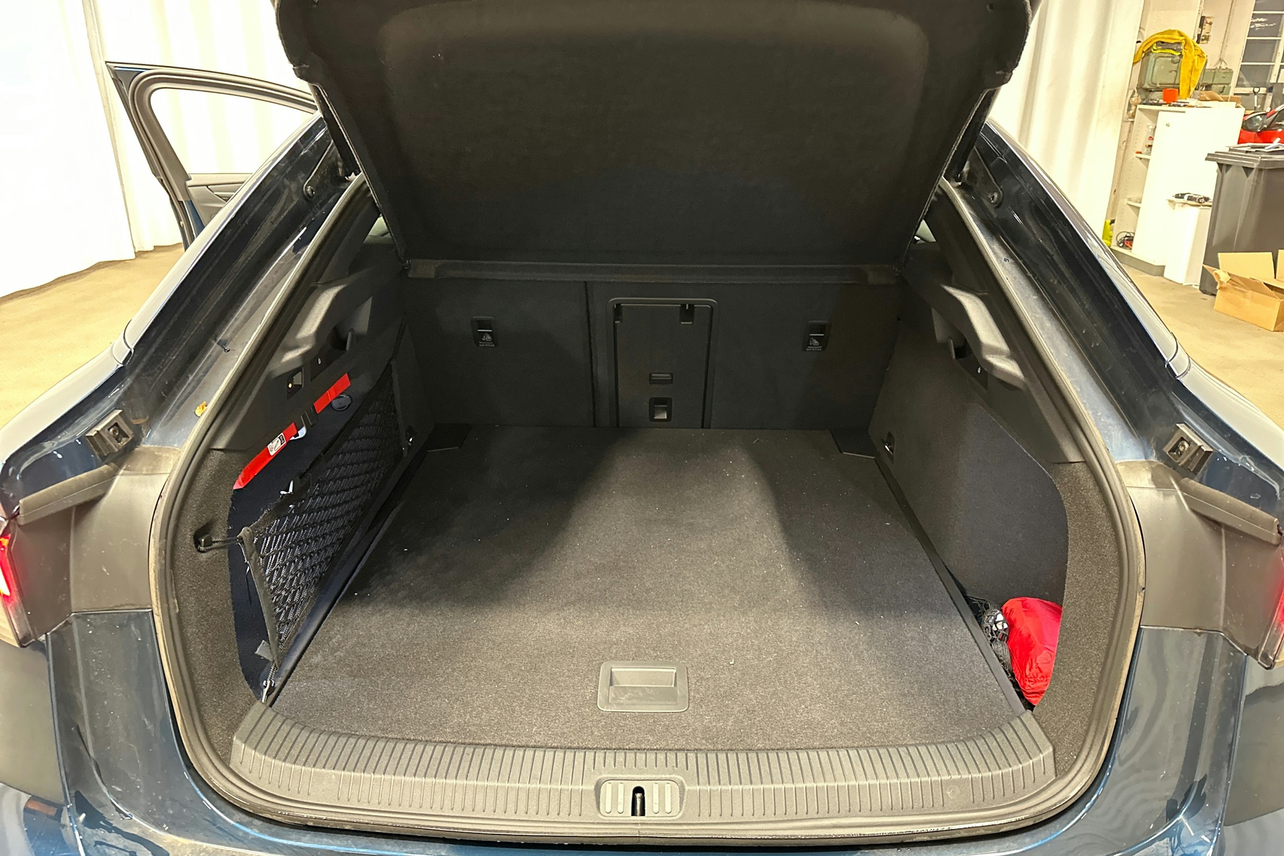 sininen Volkswagen ID.7 2025 kuva 24.