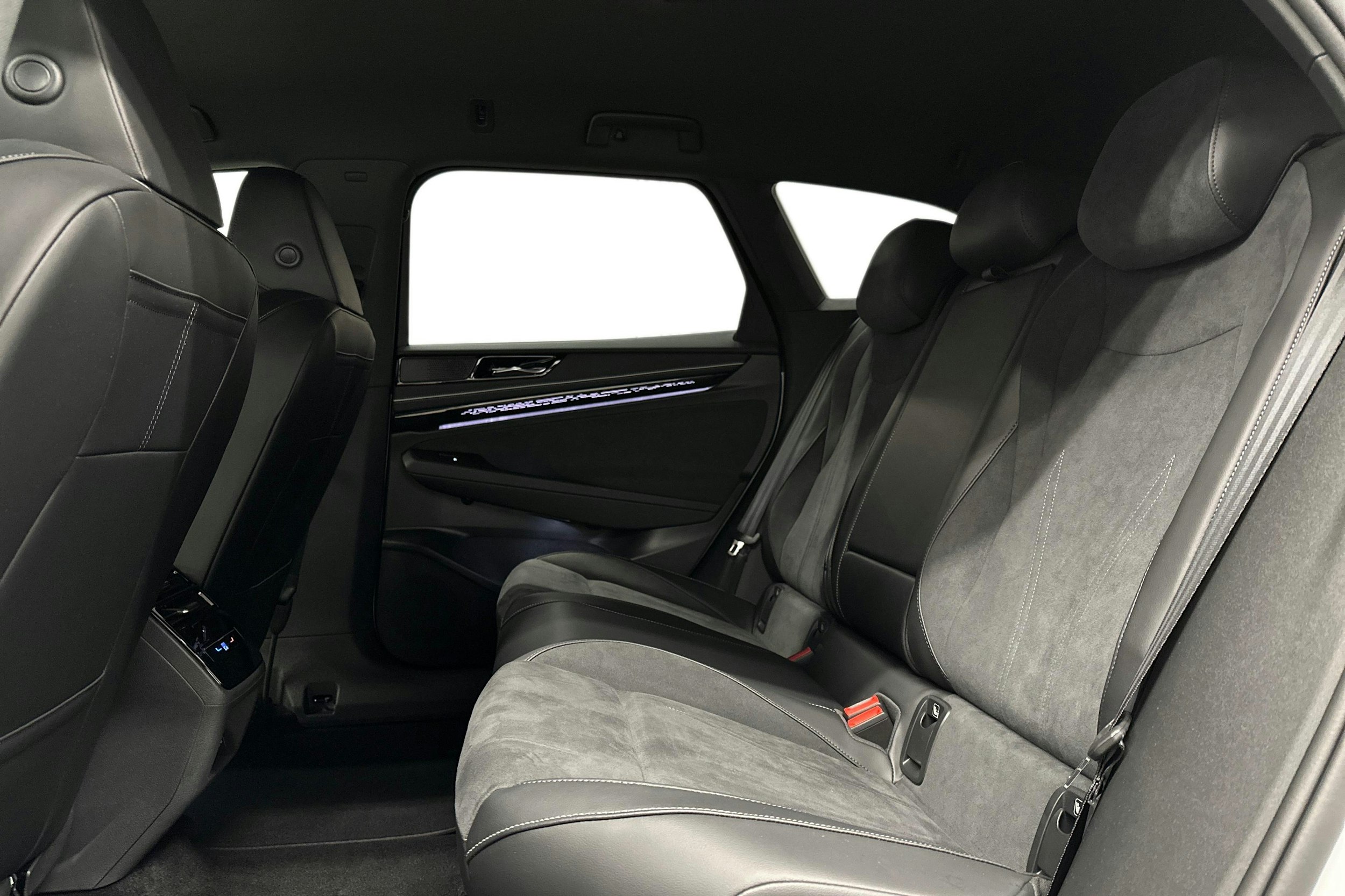 valkoinen Volkswagen ID.7 2025 kuva 10.