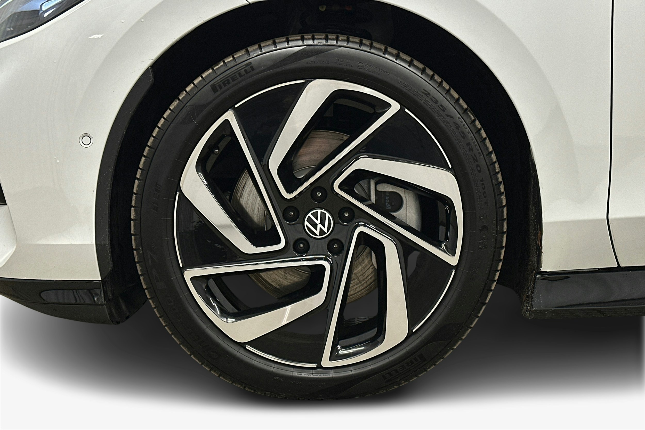 valkoinen Volkswagen ID.7 2025 kuva 11.