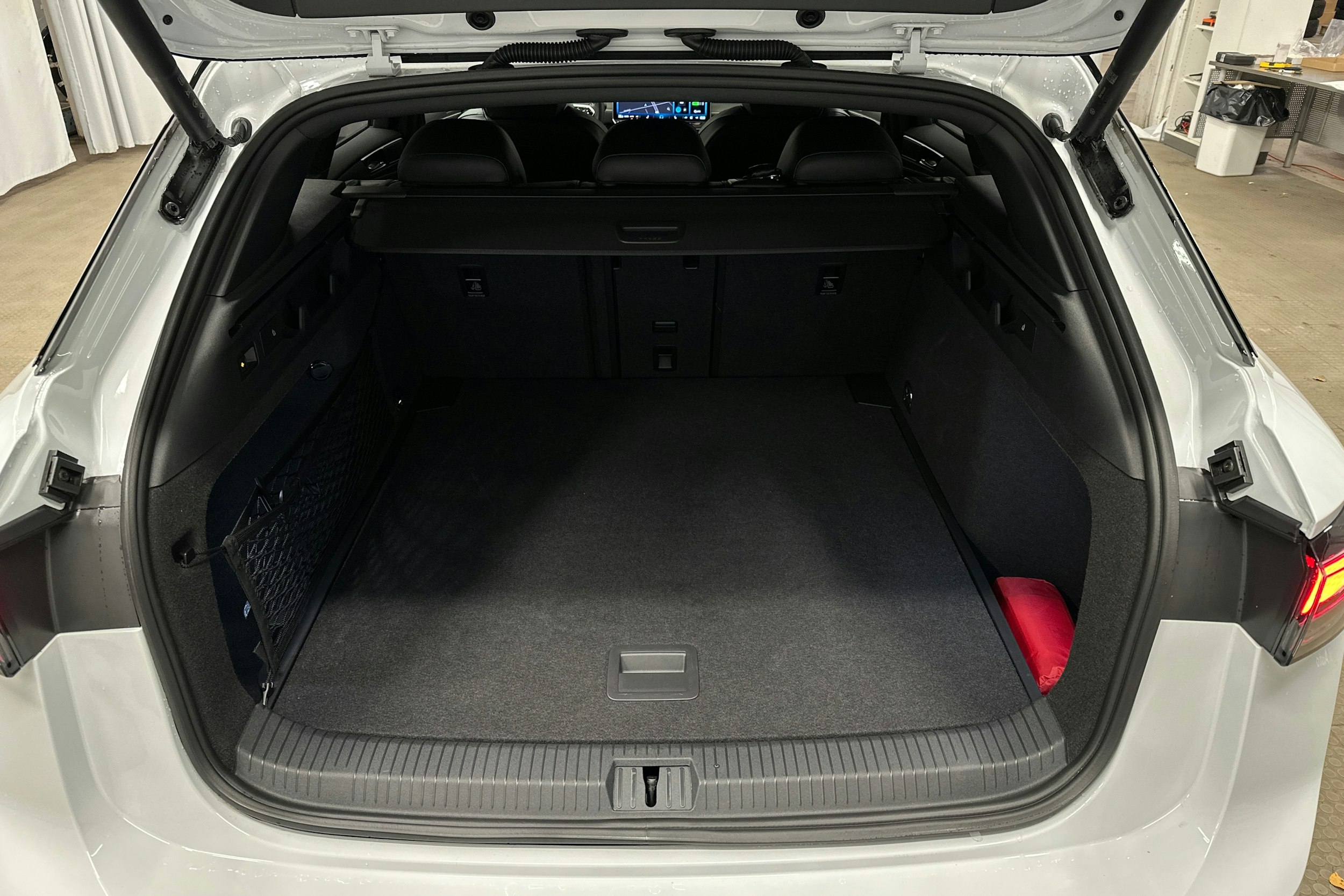 valkoinen Volkswagen ID.7 2025 kuva 14.