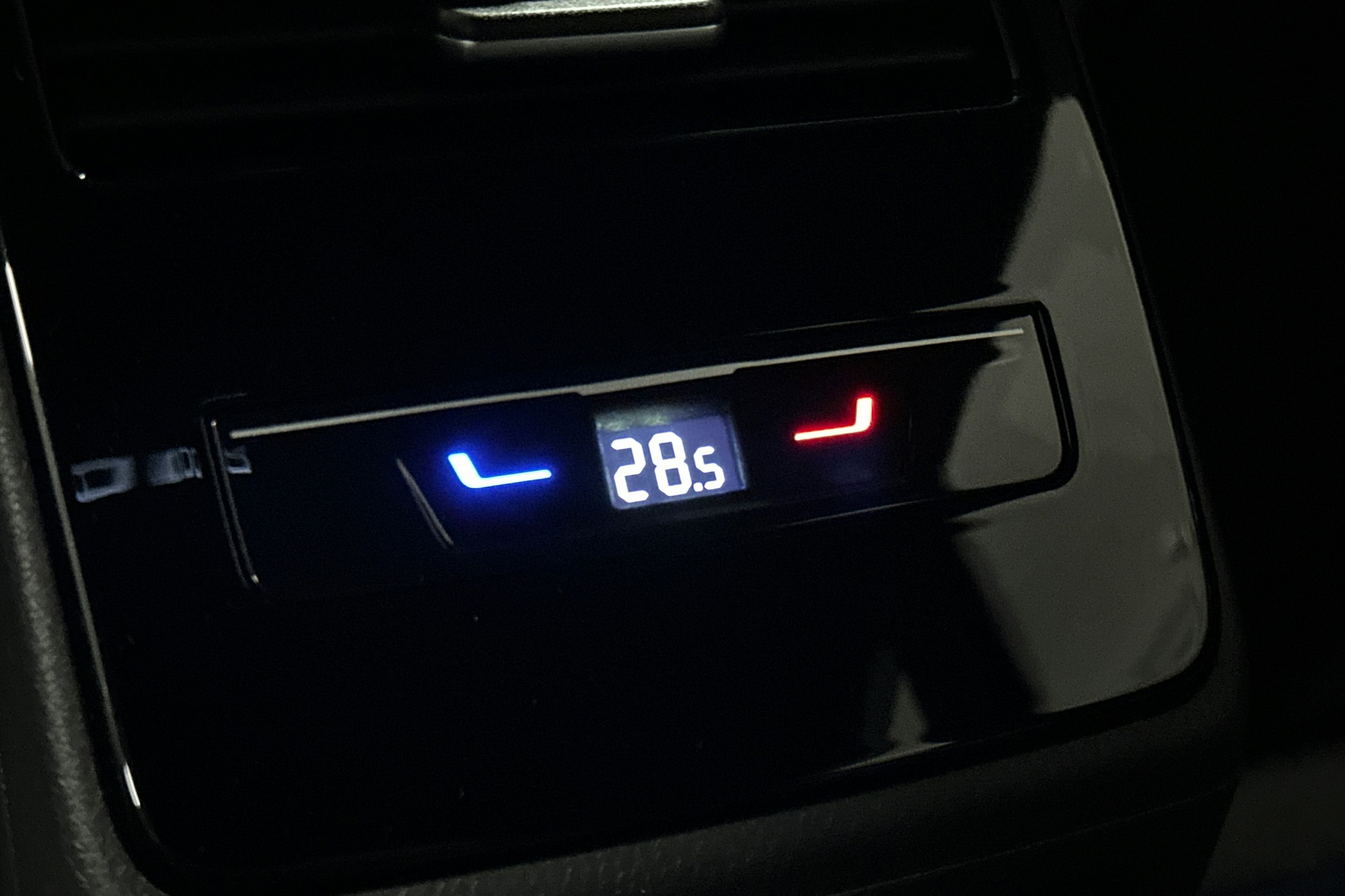 valkoinen Volkswagen ID.7 2025 kuva 17.