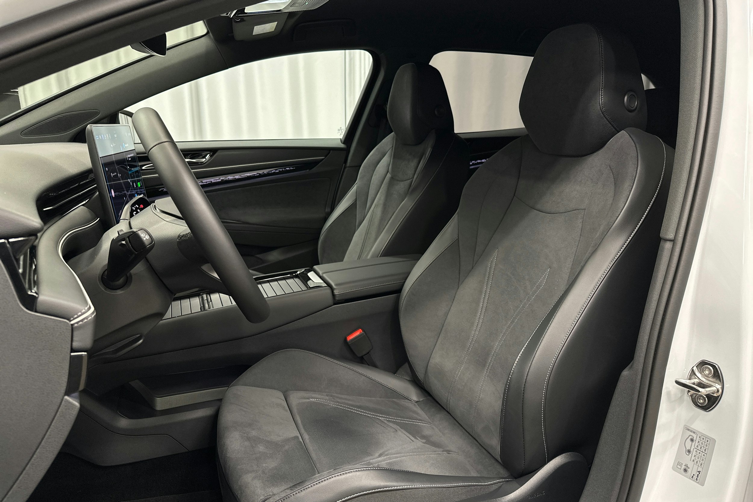 valkoinen Volkswagen ID.7 2025 kuva 18.