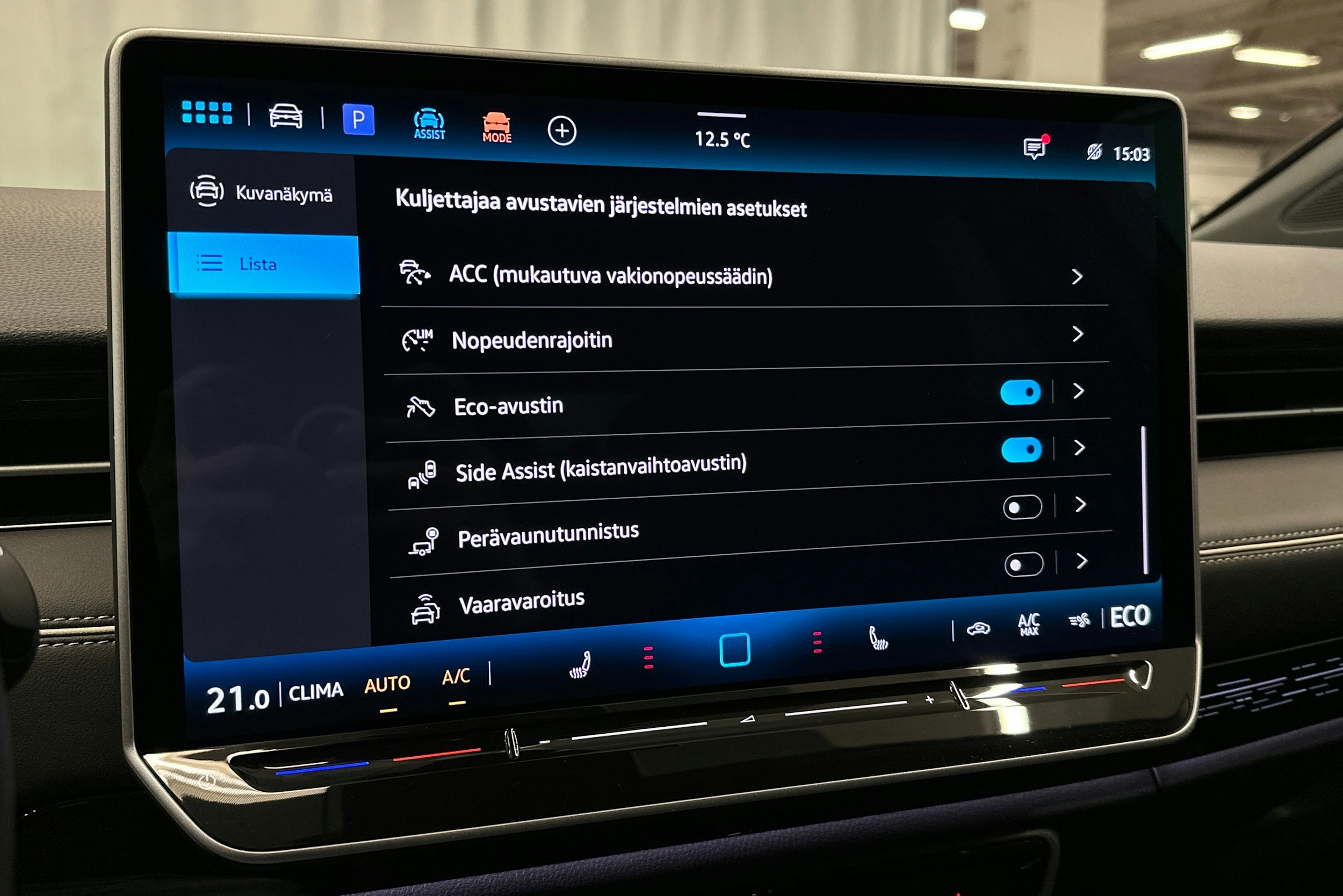 valkoinen Volkswagen ID.7 2025 kuva 32.