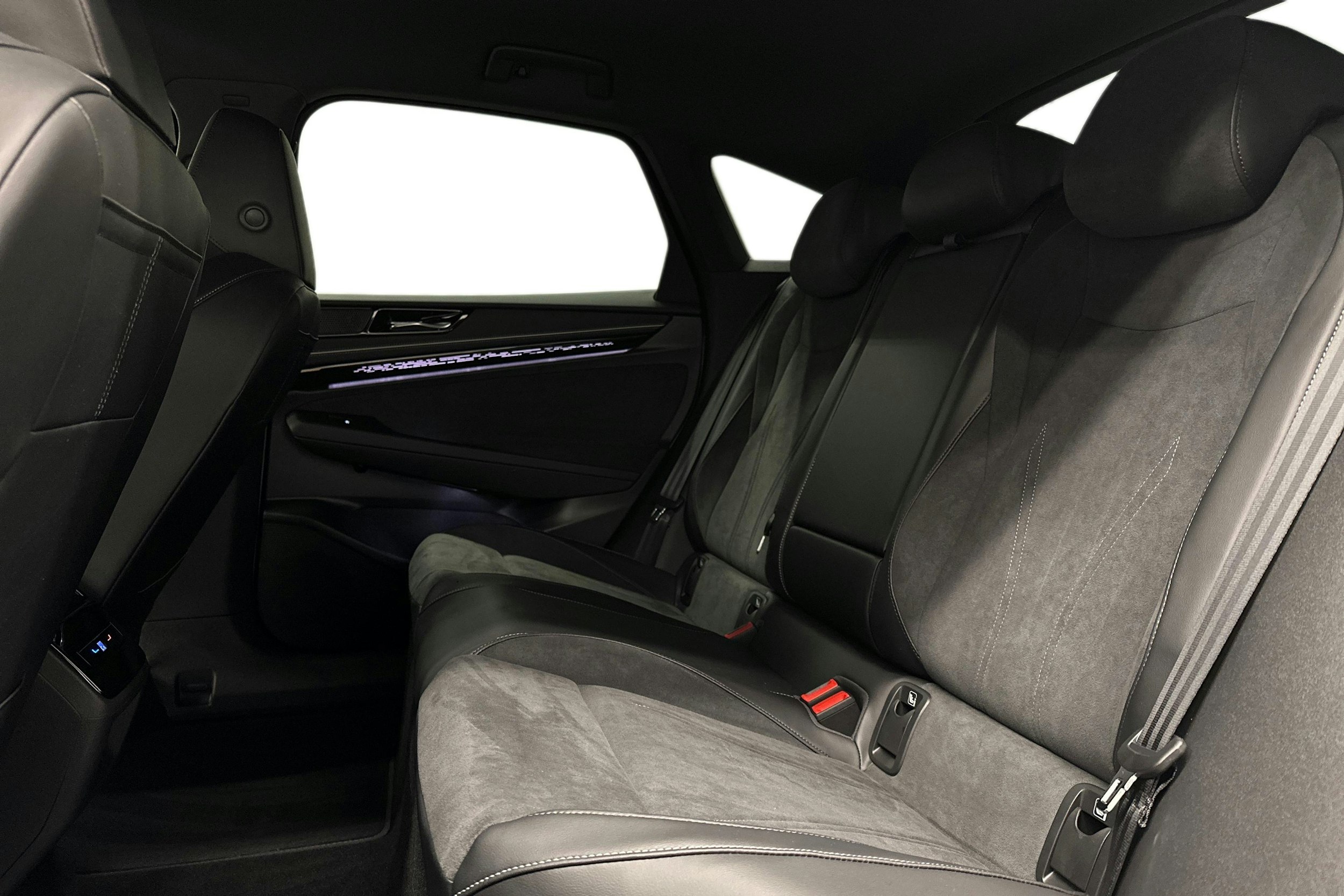 sininen Volkswagen ID.7 2025 kuva 8.