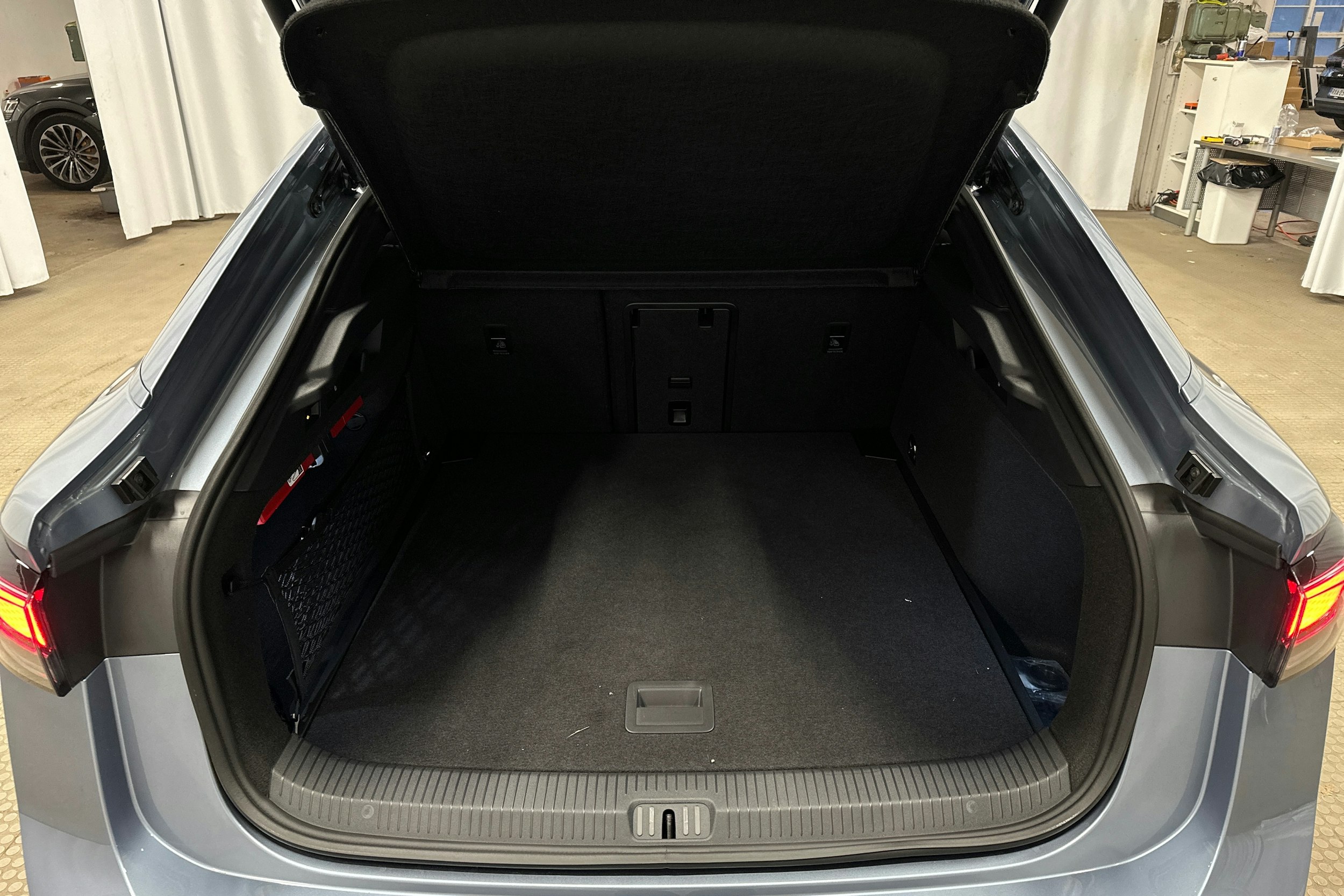 sininen Volkswagen ID.7 2025 kuva 11.