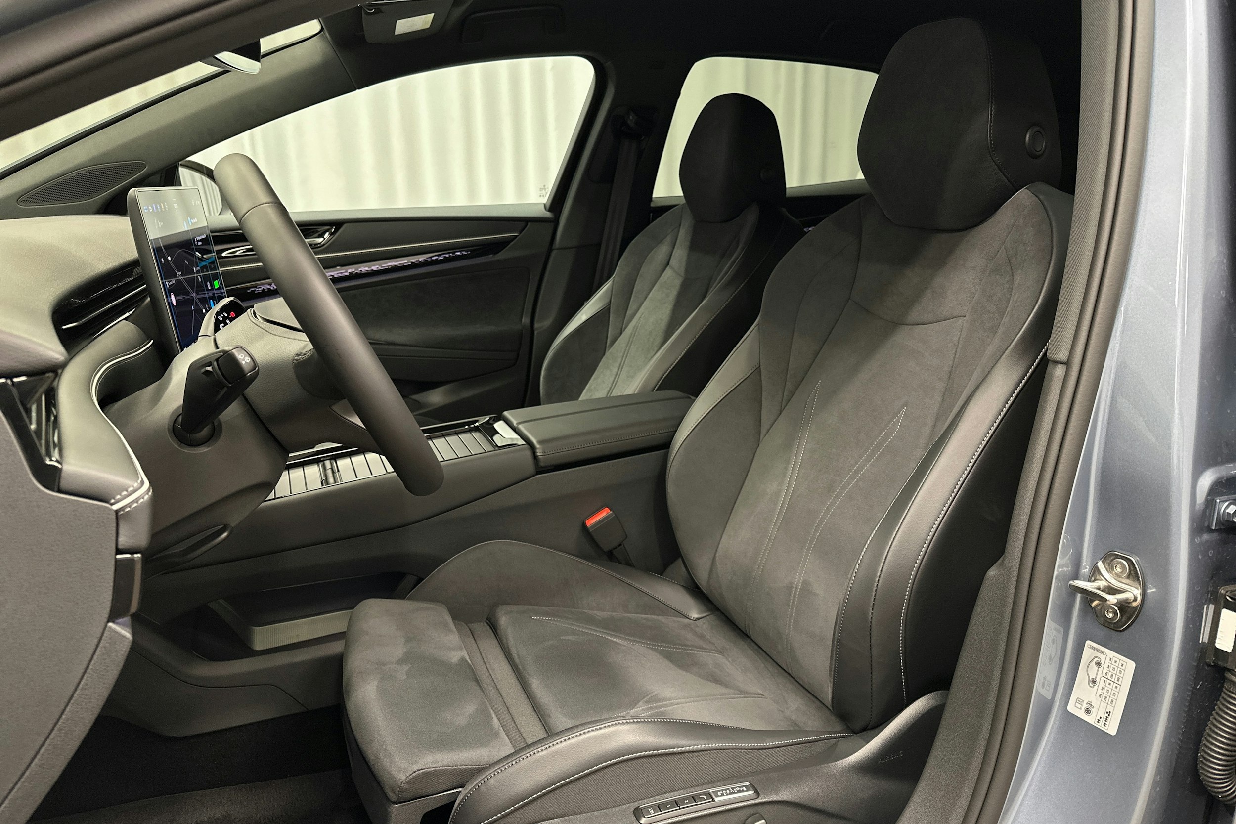 sininen Volkswagen ID.7 2025 kuva 15.