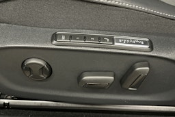 sininen Volkswagen ID.7 2025 kuva 16.