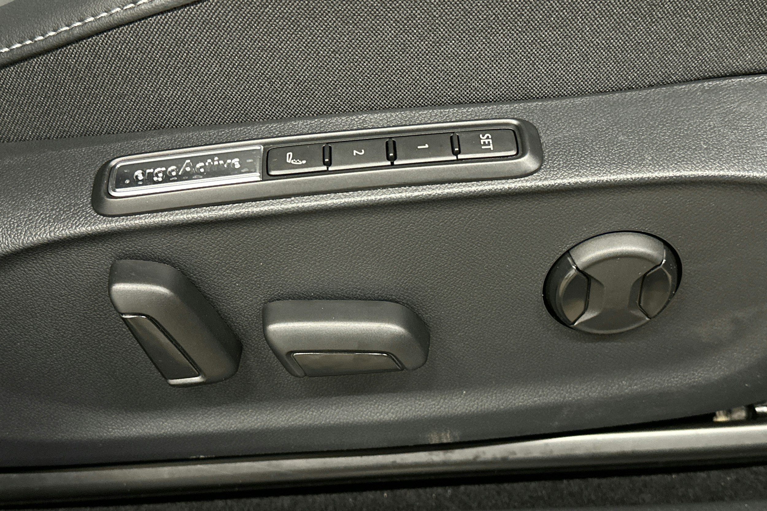 sininen Volkswagen ID.7 2025 kuva 17.