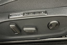 sininen Volkswagen ID.7 2025 kuva 17.