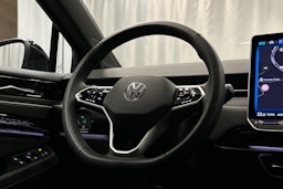 sininen Volkswagen ID.7 2025 kuva 18.