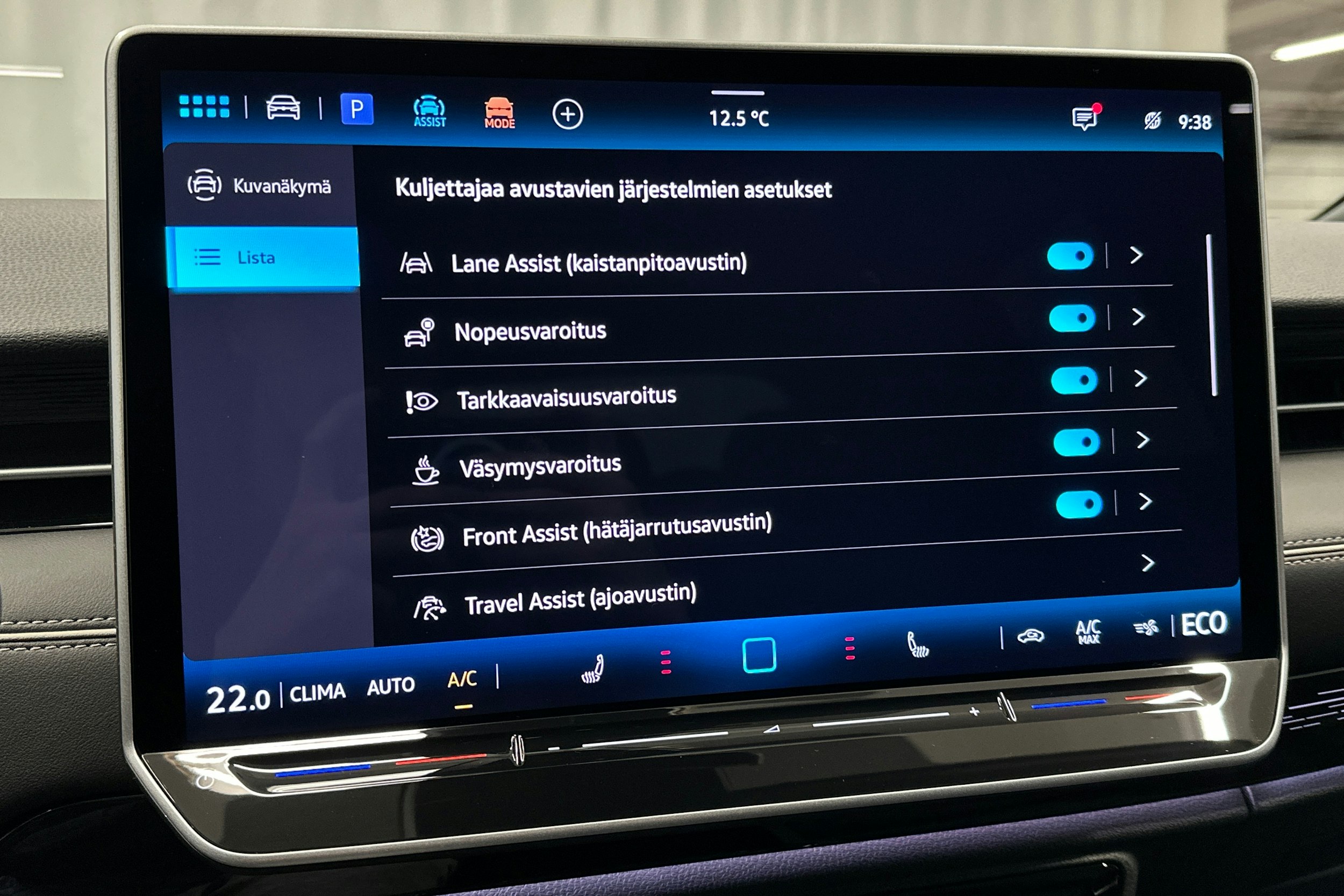 sininen Volkswagen ID.7 2025 kuva 27.