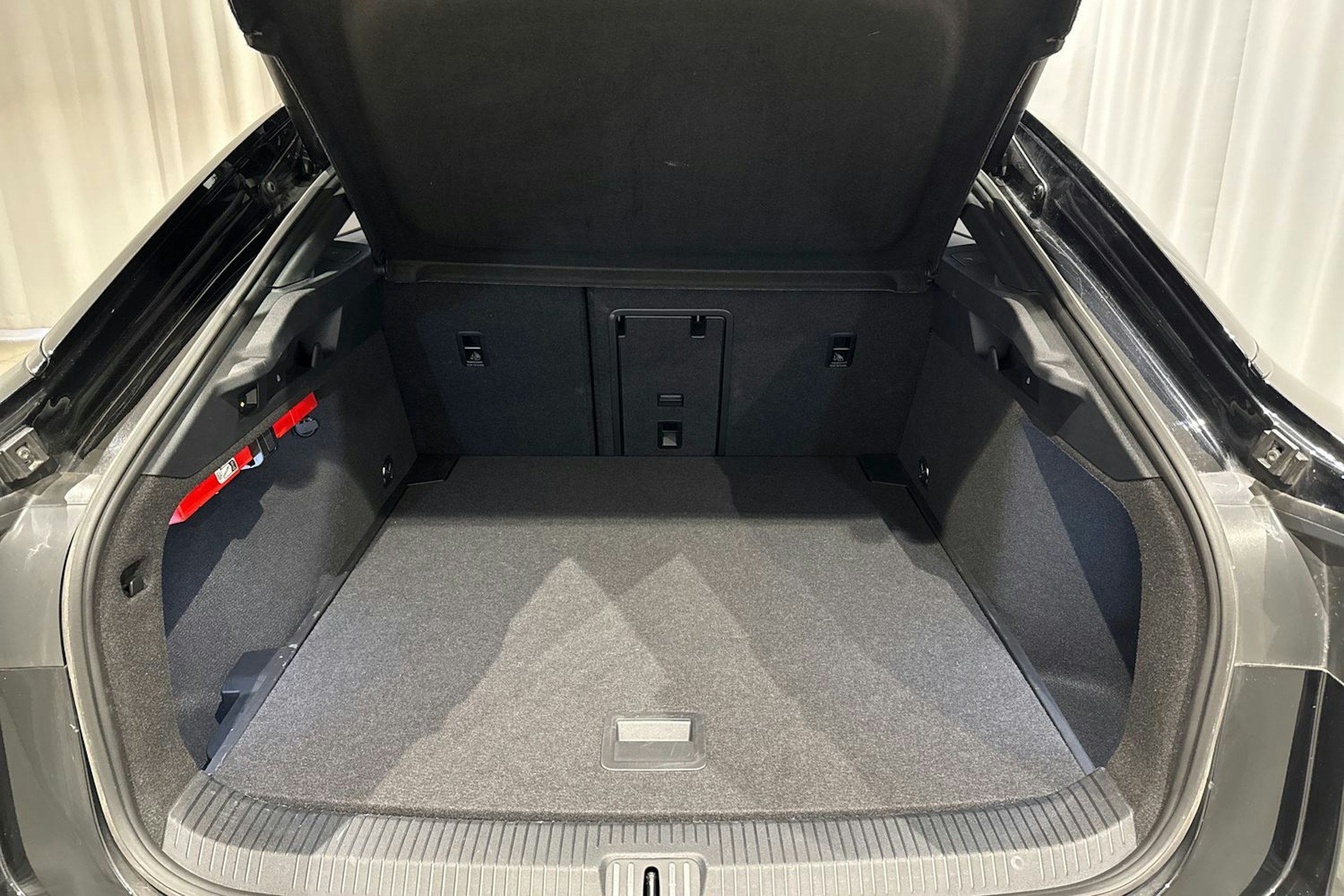 met. musta Volkswagen ID.7 2025 kuva 12.