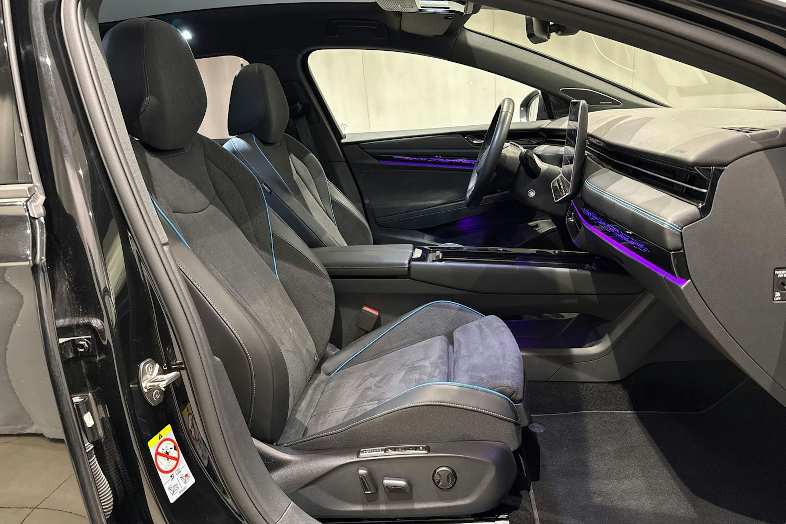 met. musta Volkswagen ID.7 2025 kuva 15.