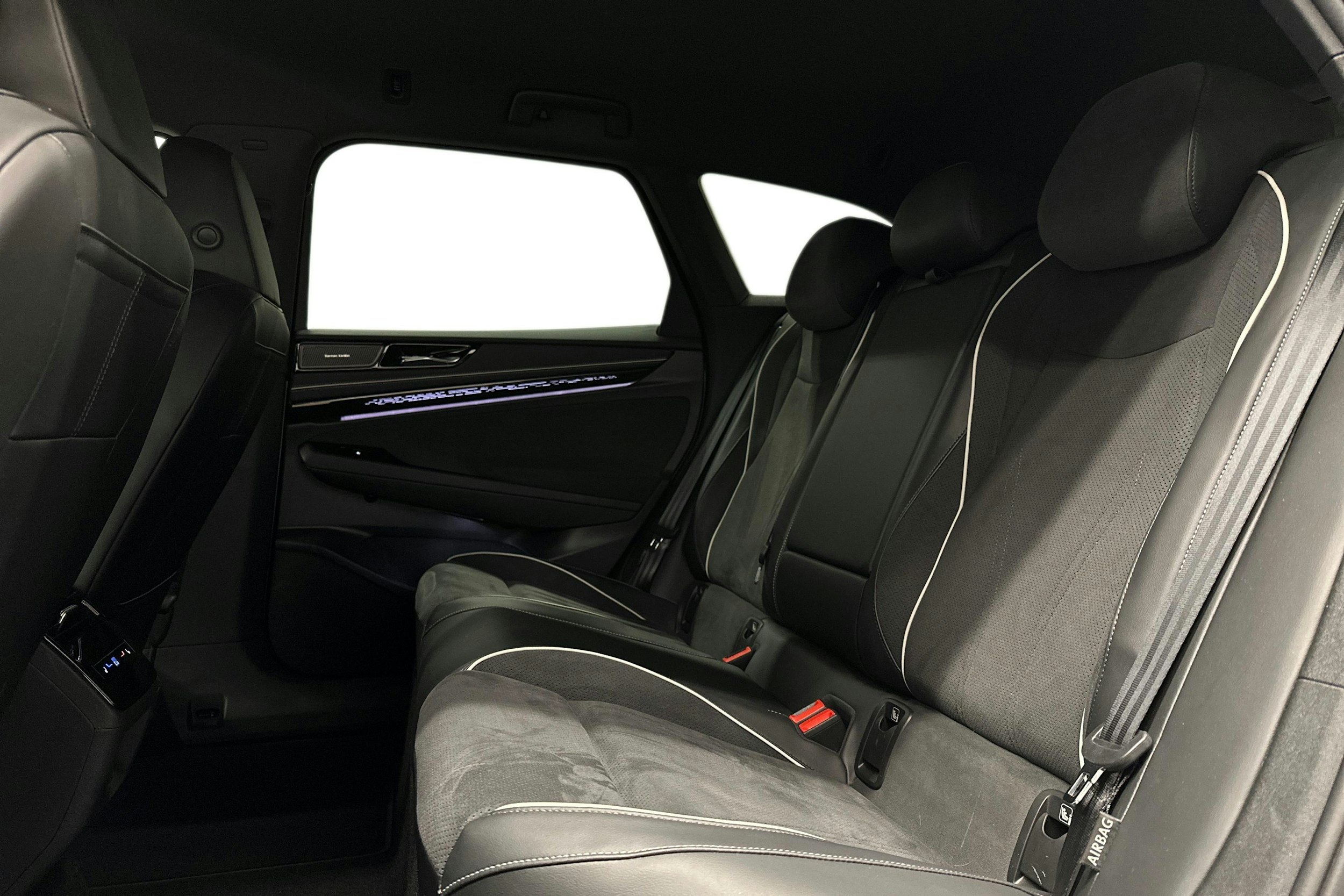 sininen Volkswagen ID.7 2025 kuva 10.