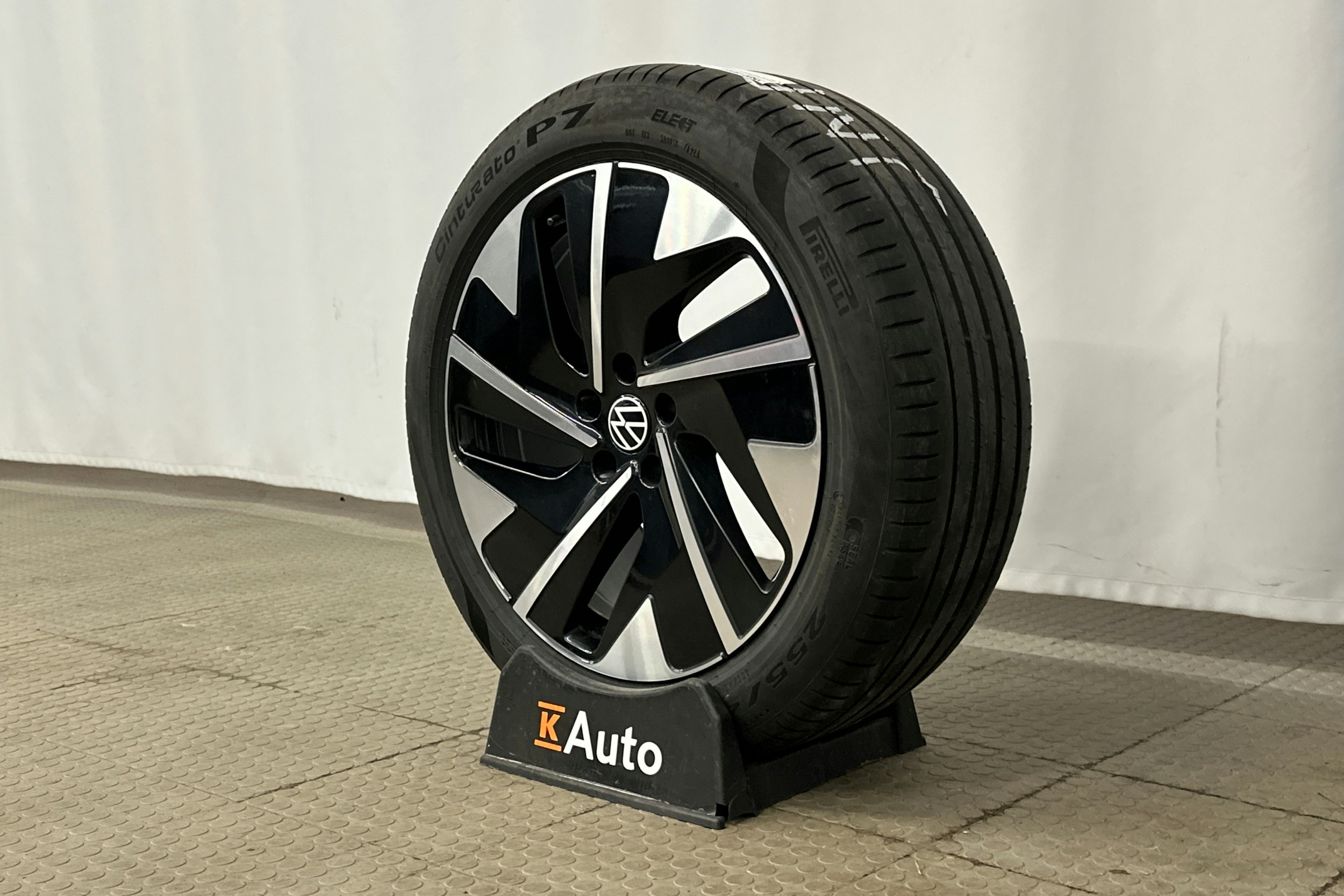 sininen Volkswagen ID.7 2025 kuva 13.