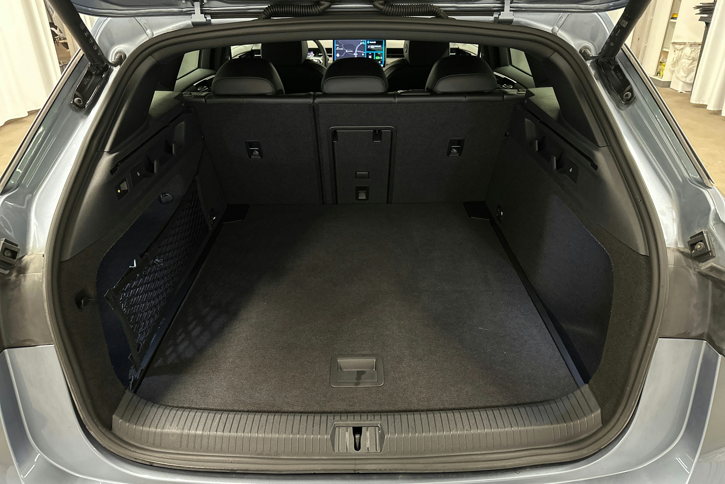 sininen Volkswagen ID.7 2025 kuva 14.