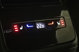 sininen Volkswagen ID.7 2025 kuva 17.