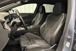 sininen Volkswagen ID.7 2025 kuva 18.