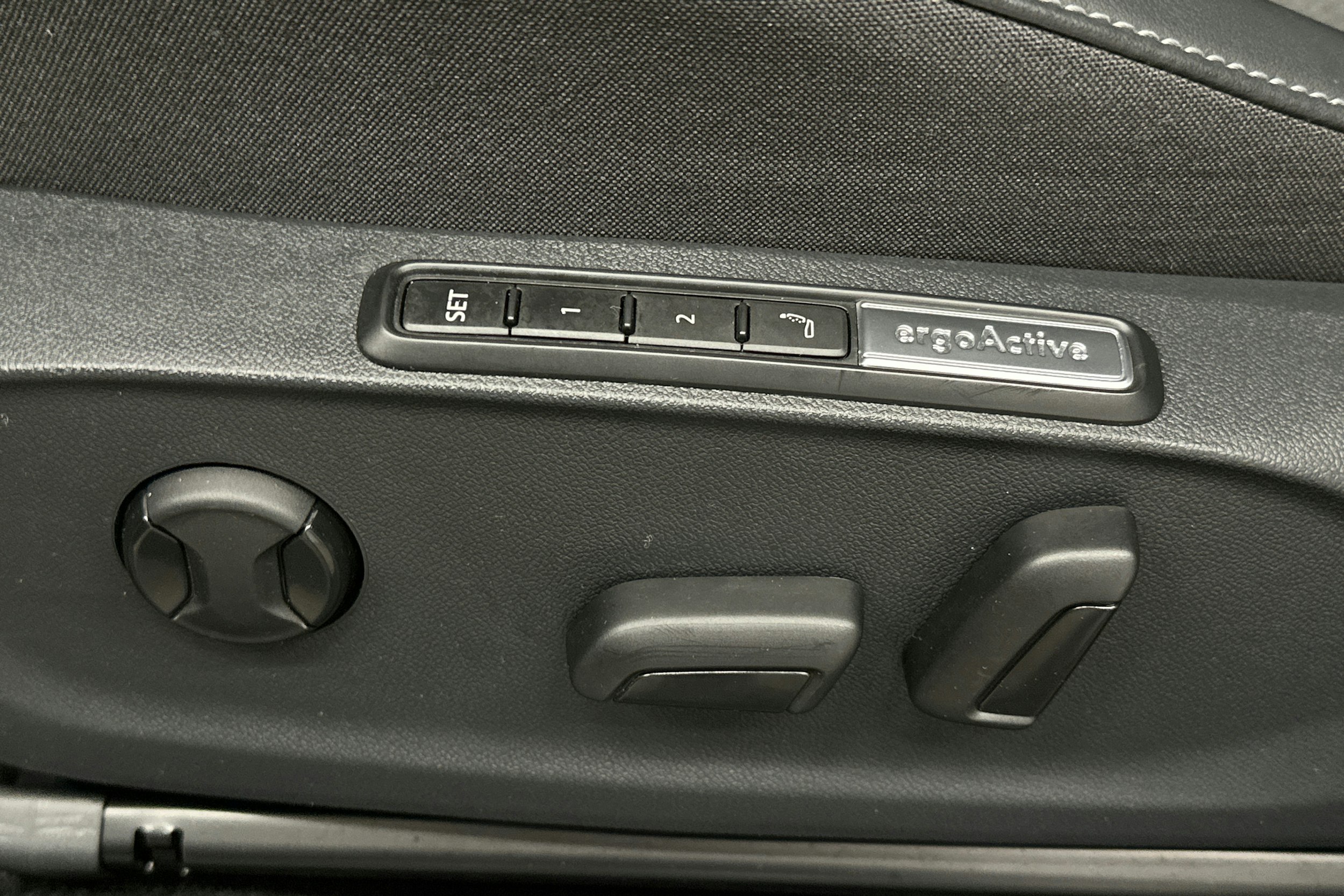 sininen Volkswagen ID.7 2025 kuva 19.