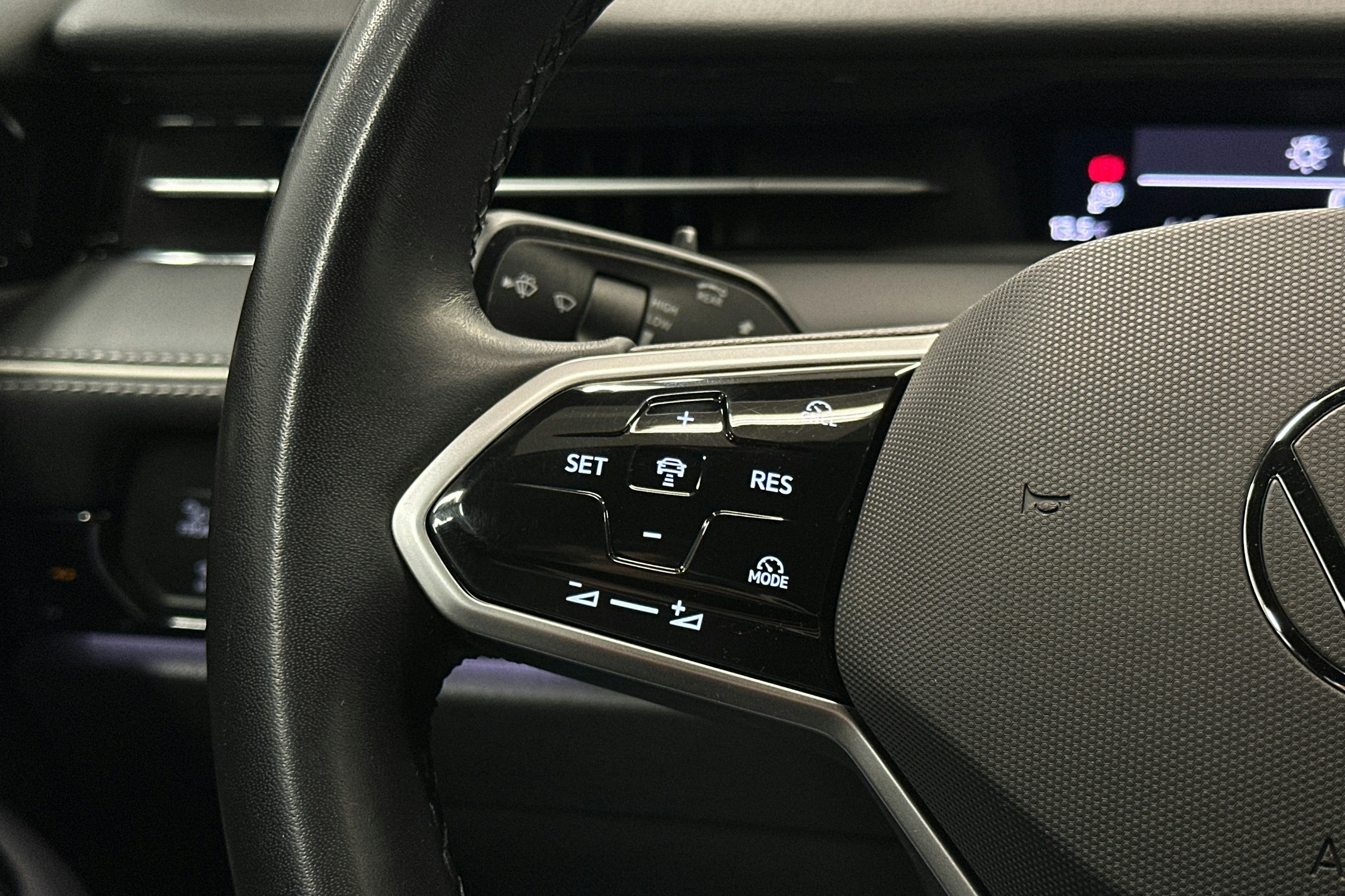 sininen Volkswagen ID.7 2025 kuva 22.