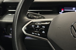 sininen Volkswagen ID.7 2025 kuva 22.