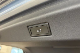 sininen Volkswagen ID.7 2025 kuva 16.