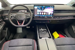 punainen Volkswagen ID.7 2025 kuva 7.