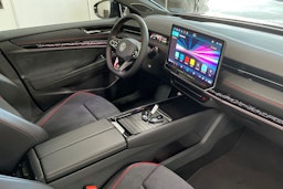 punainen Volkswagen ID.7 2025 kuva 12.