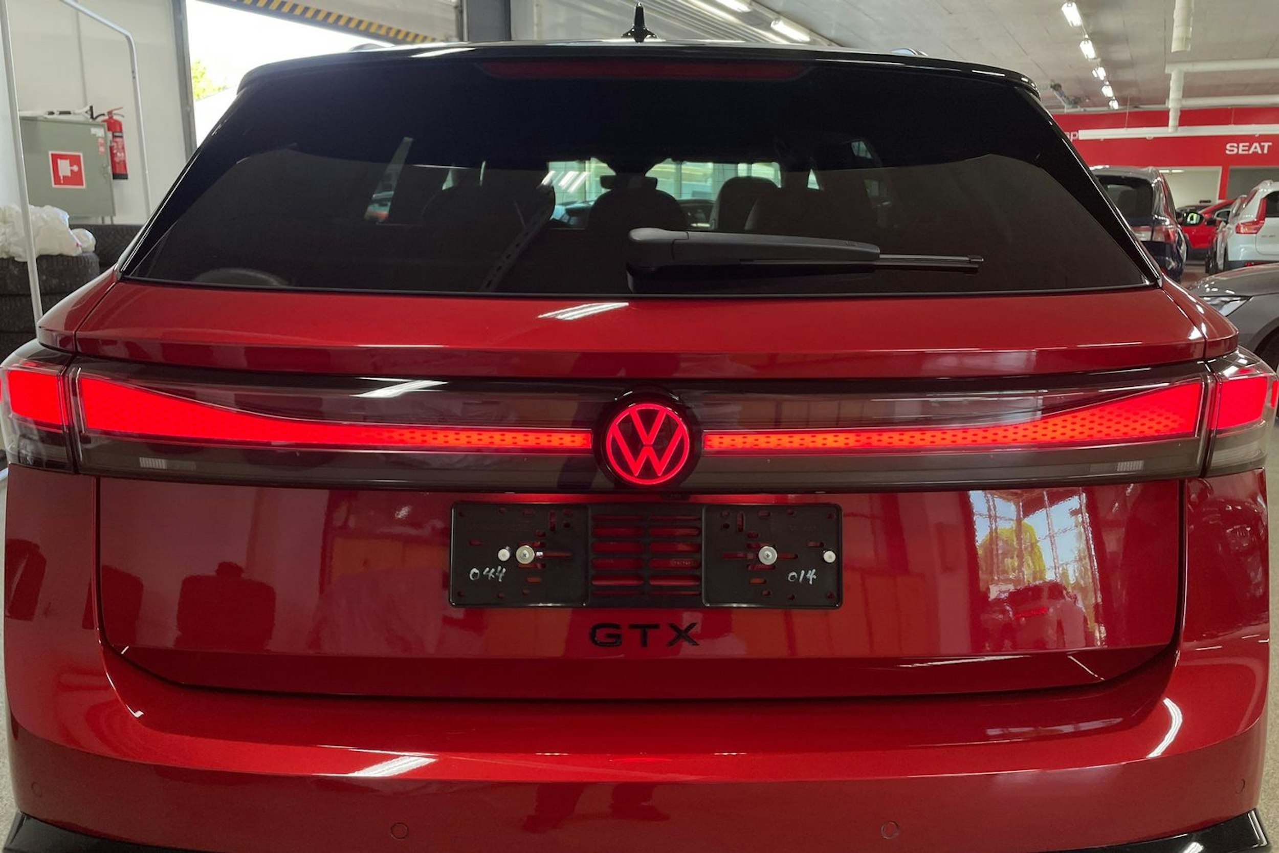 punainen Volkswagen ID.7 2025 kuva 16.