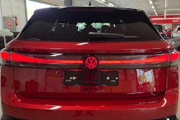 punainen Volkswagen ID.7 2025 kuva 16.