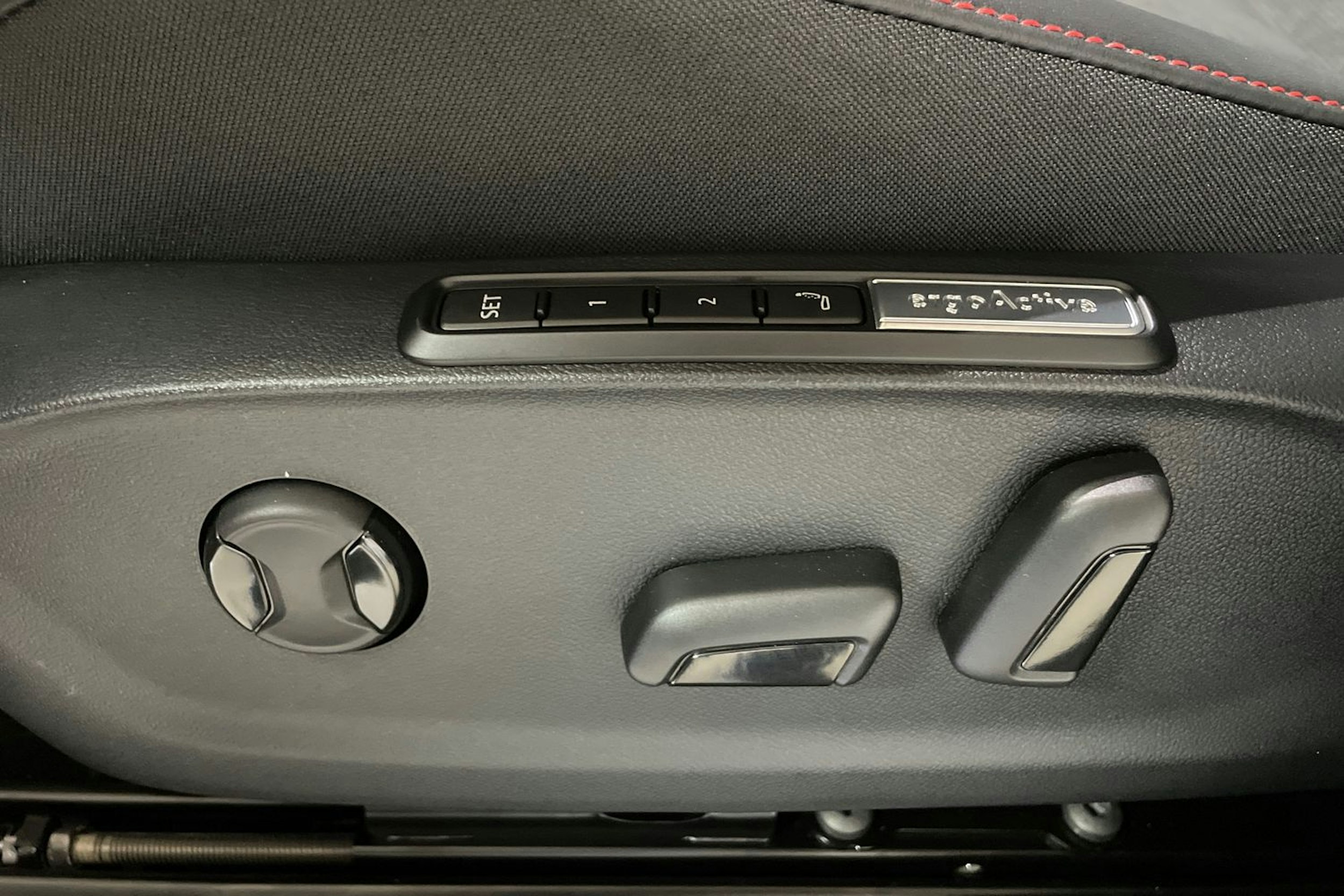 punainen Volkswagen ID.7 2025 kuva 17.
