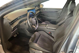 sininen Volkswagen ID.7 2025 kuva 6.