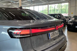 sininen Volkswagen ID.7 2025 kuva 36.