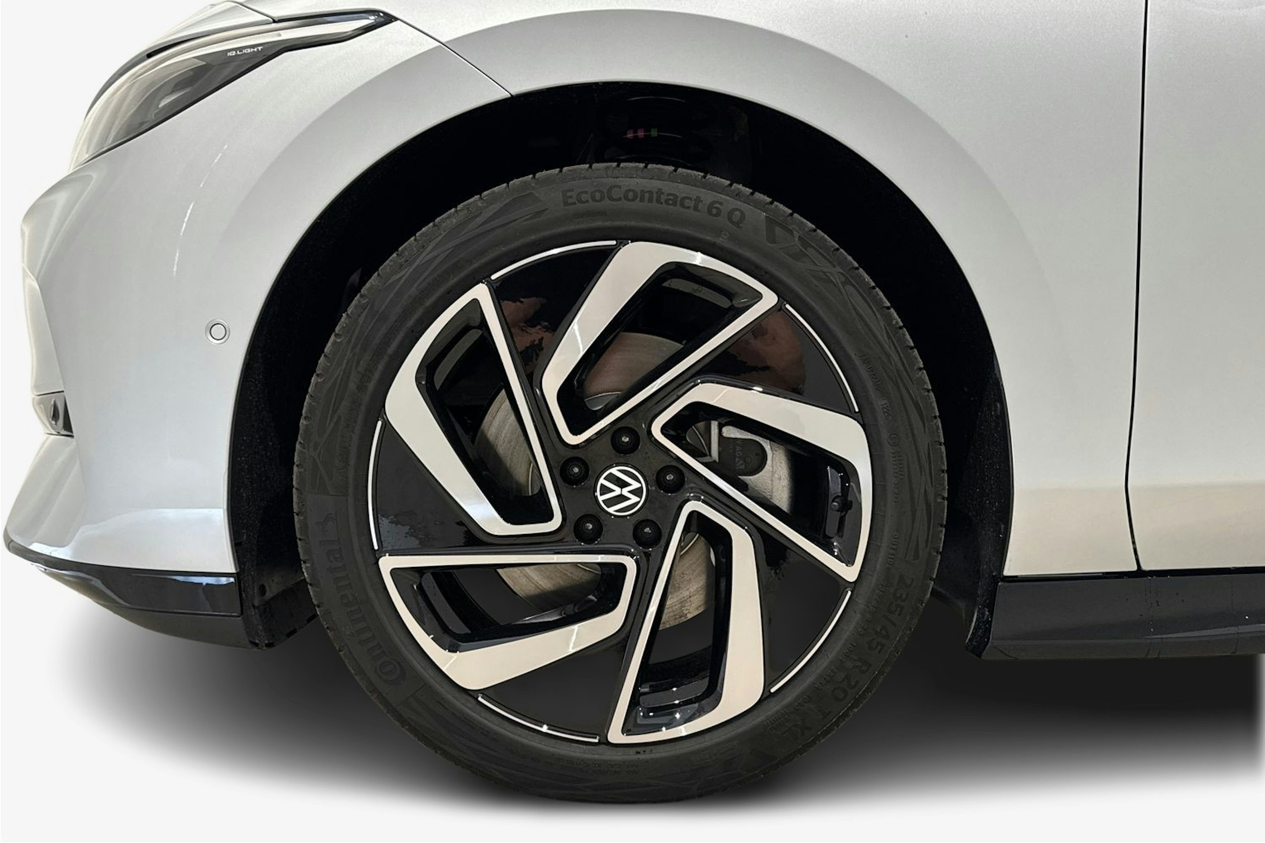 met. harmaa Volkswagen ID.7 2025 kuva 9.