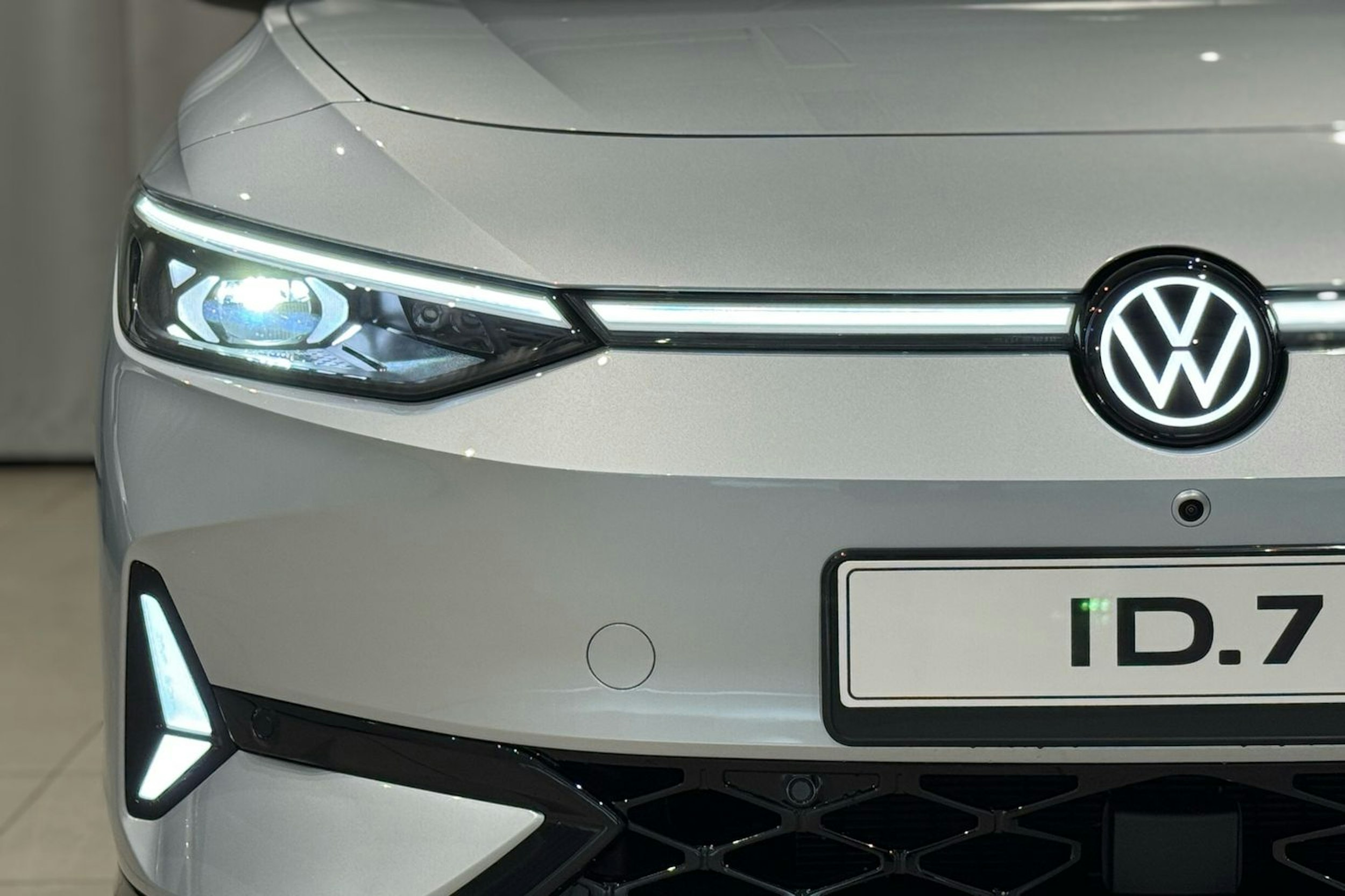 met. harmaa Volkswagen ID.7 2025 kuva 10.