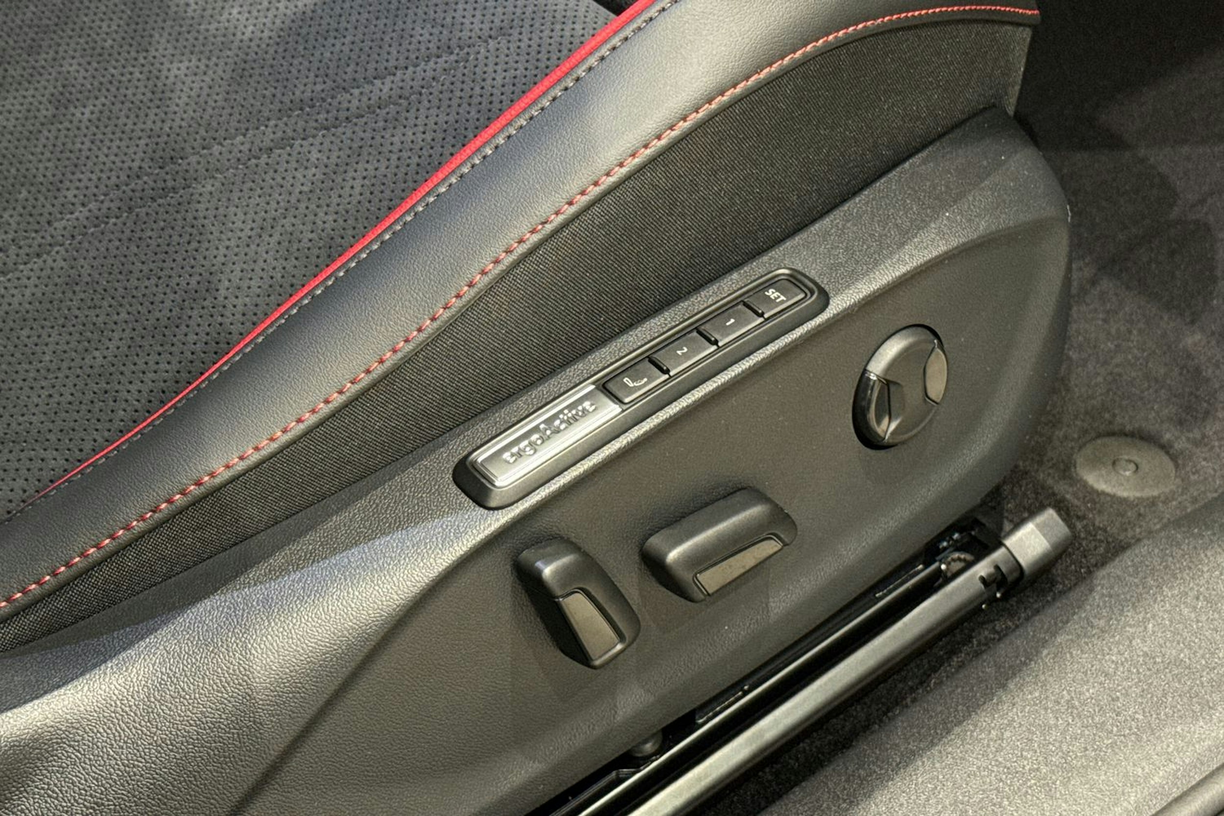 met. harmaa Volkswagen ID.7 2025 kuva 15.