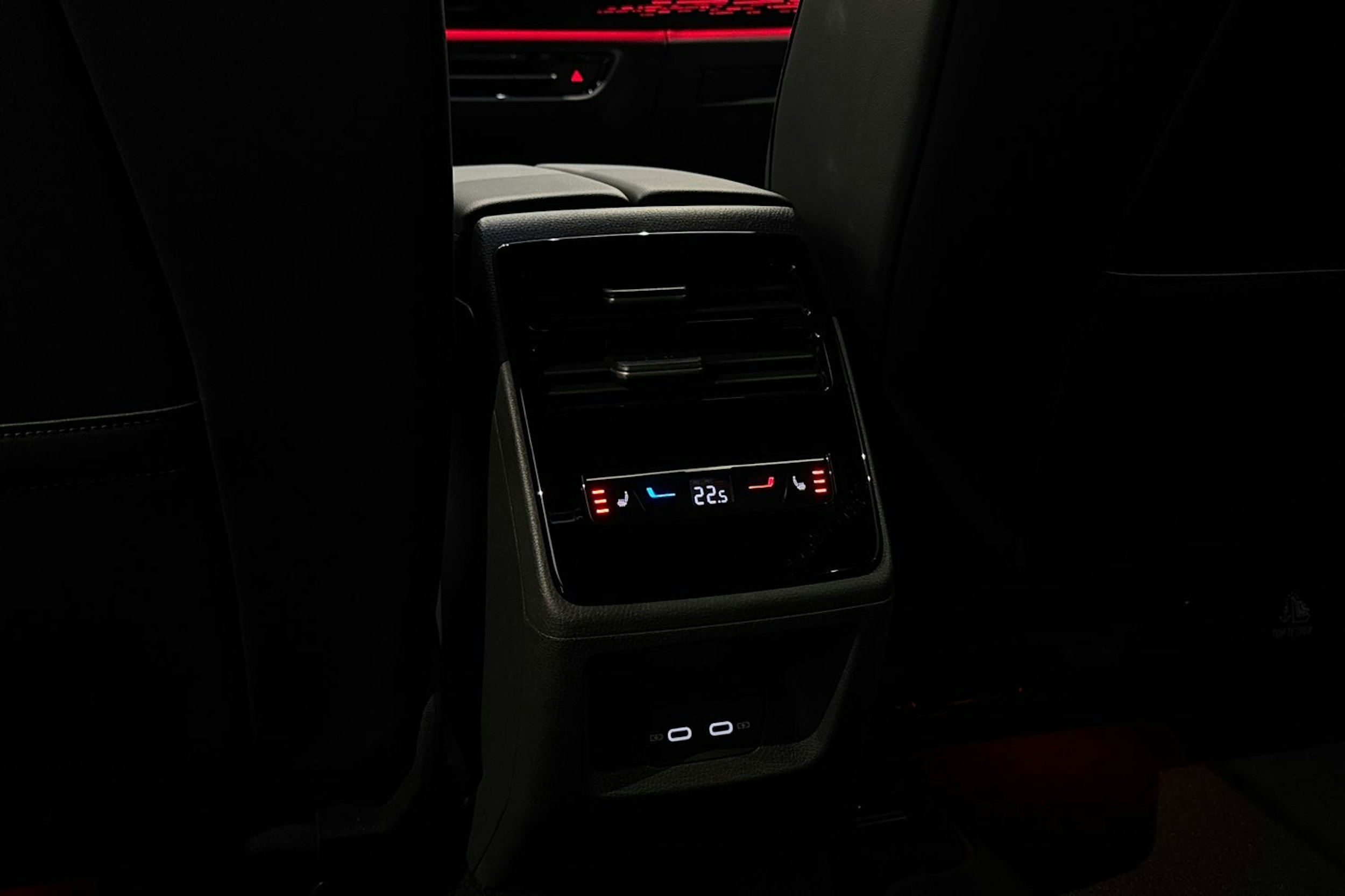 met. harmaa Volkswagen ID.7 2025 kuva 16.