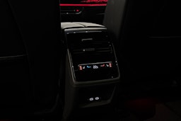 met. harmaa Volkswagen ID.7 2025 kuva 16.