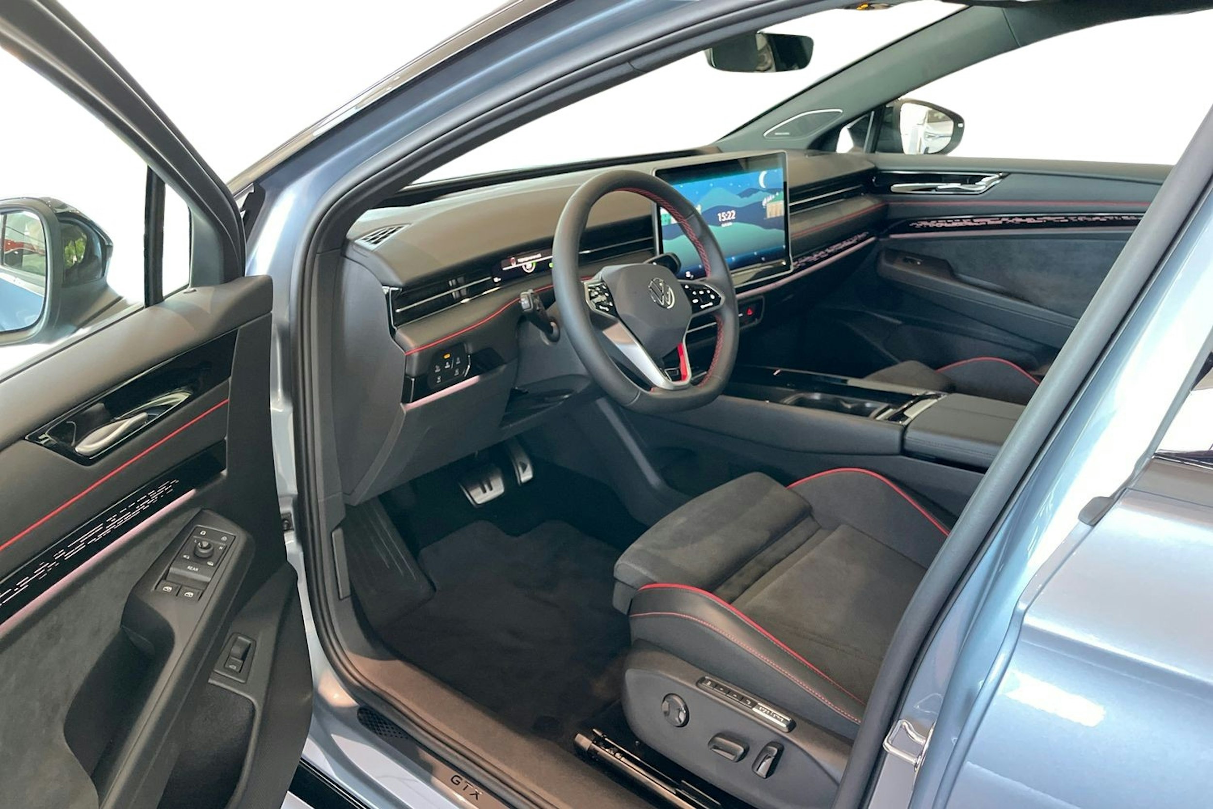 sininen Volkswagen ID.7 2025 kuva 6.