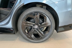sininen Volkswagen ID.7 2025 kuva 10.
