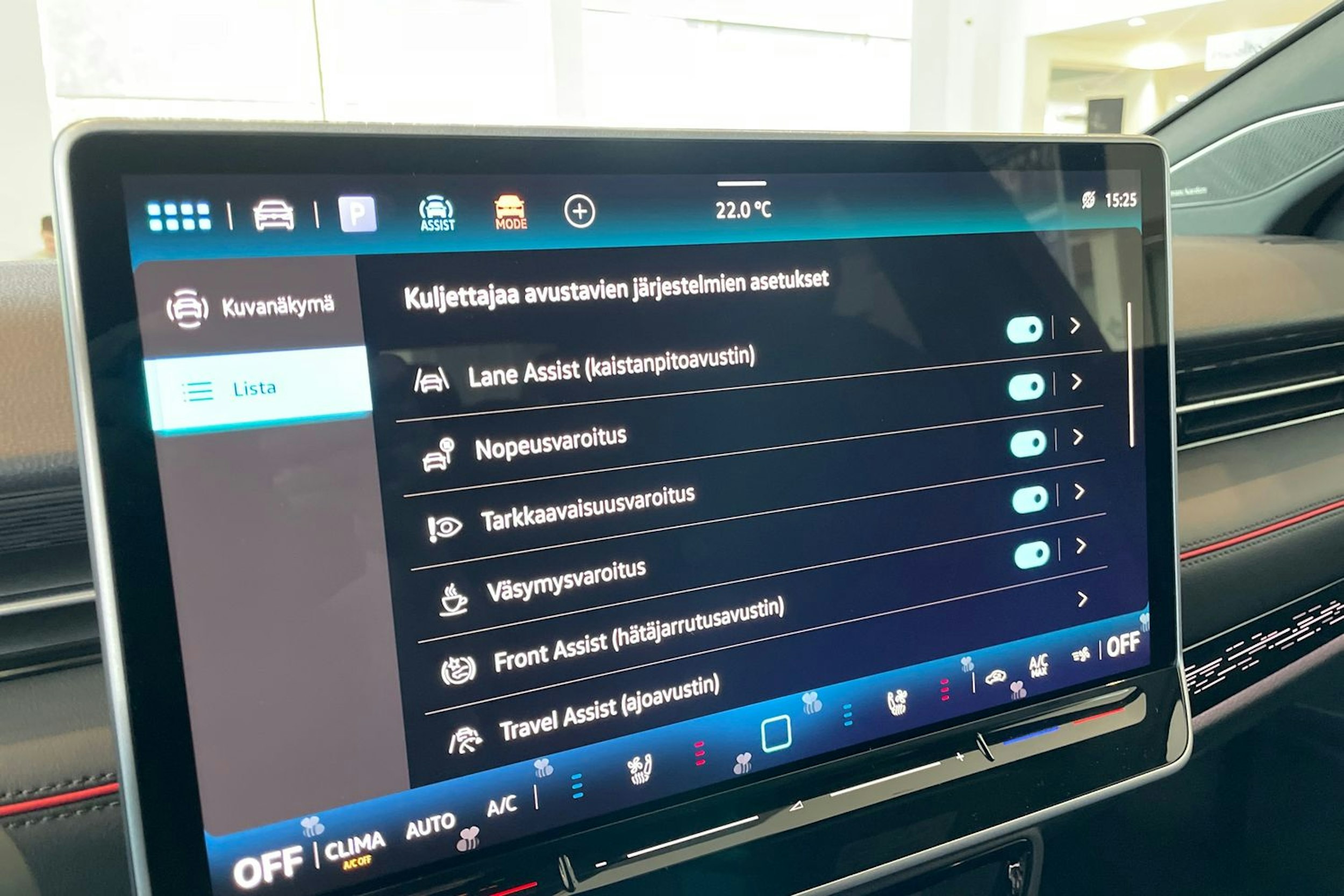 sininen Volkswagen ID.7 2025 kuva 14.