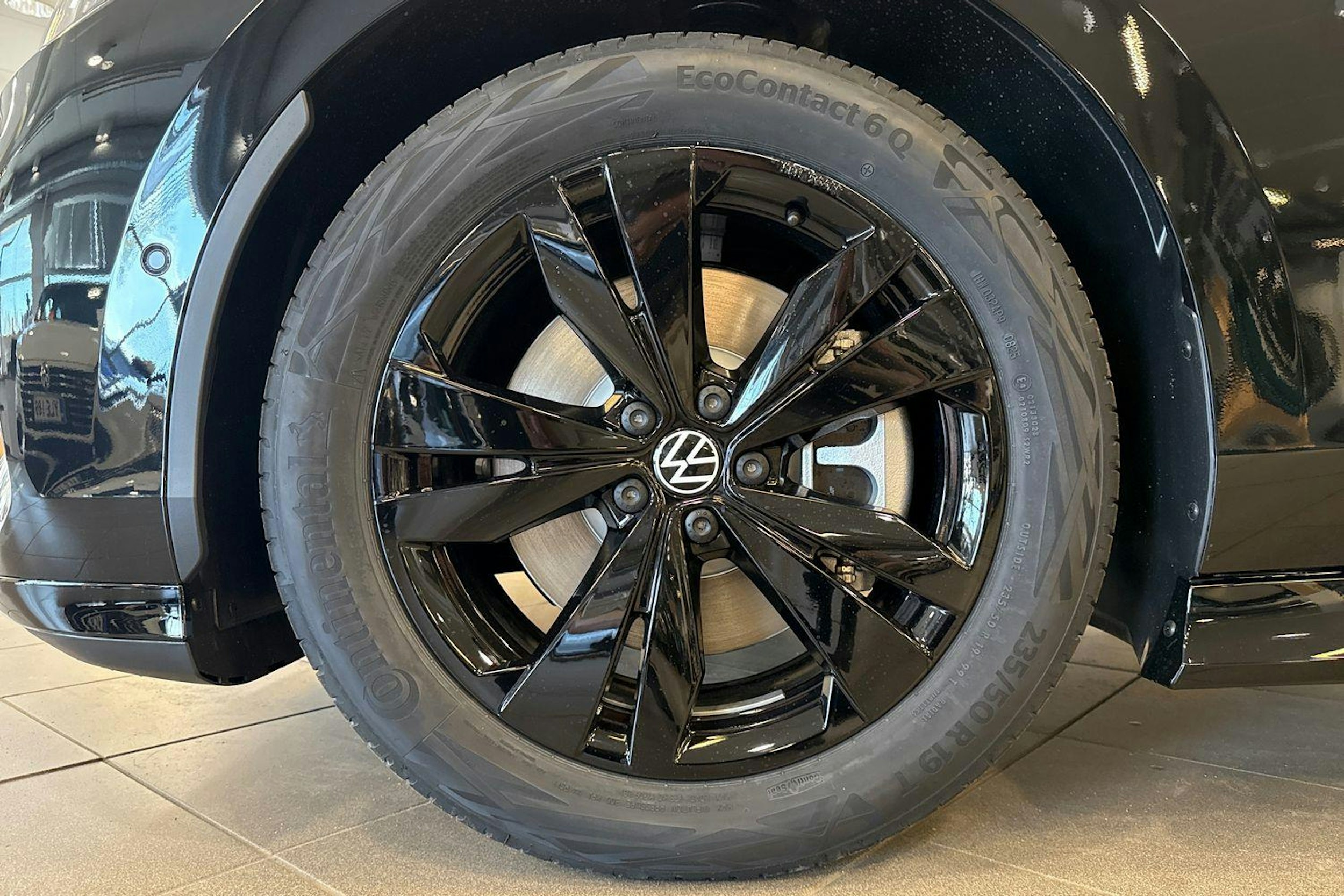 met. musta Volkswagen ID.7 2025 kuva 10.
