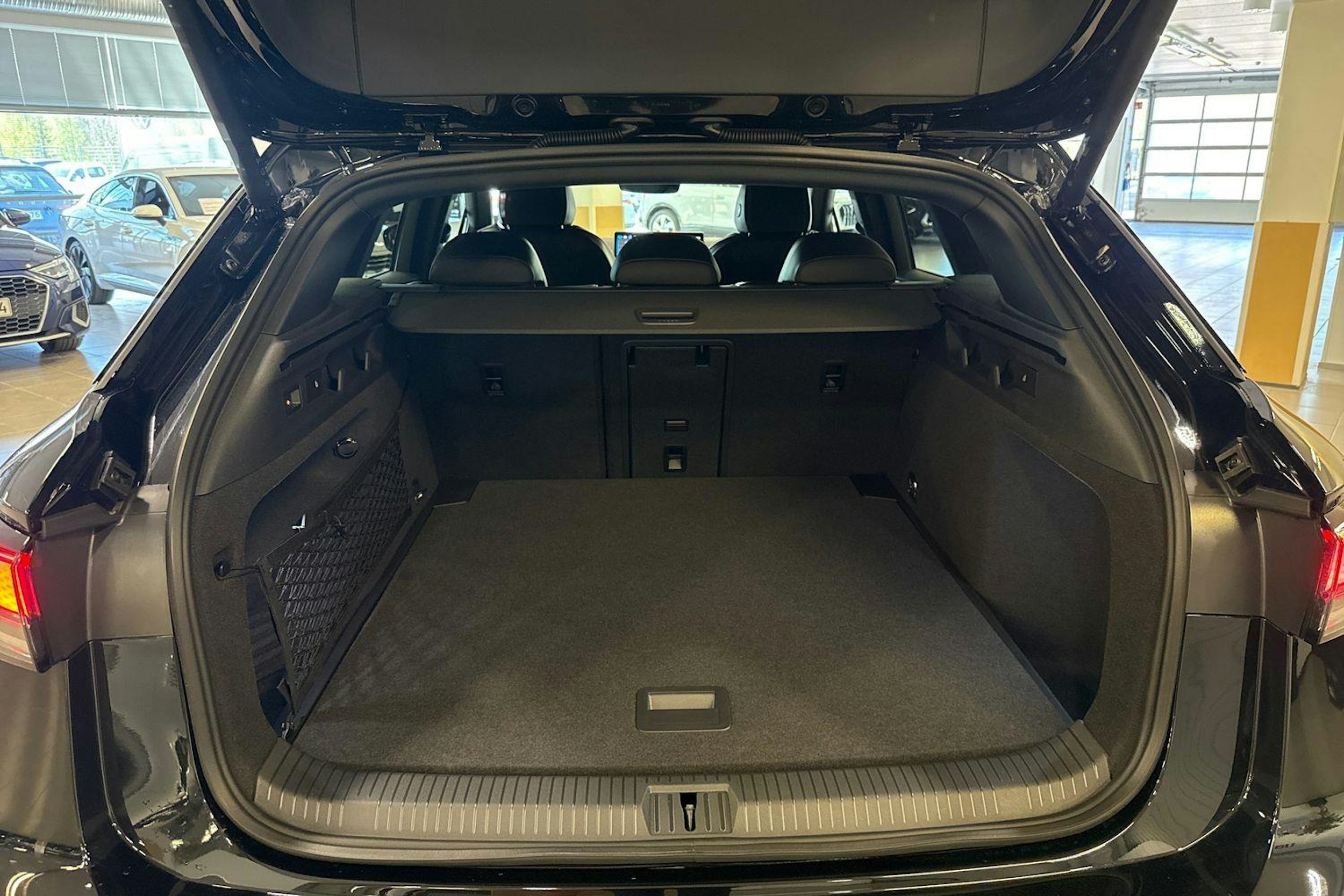 met. musta Volkswagen ID.7 2025 kuva 15.