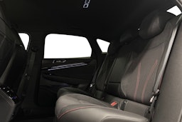 punainen Volkswagen ID.7 2025 kuva 10.