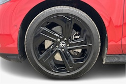 punainen Volkswagen ID.7 2025 kuva 11.