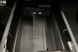 punainen Volkswagen ID.7 2025 kuva 23.