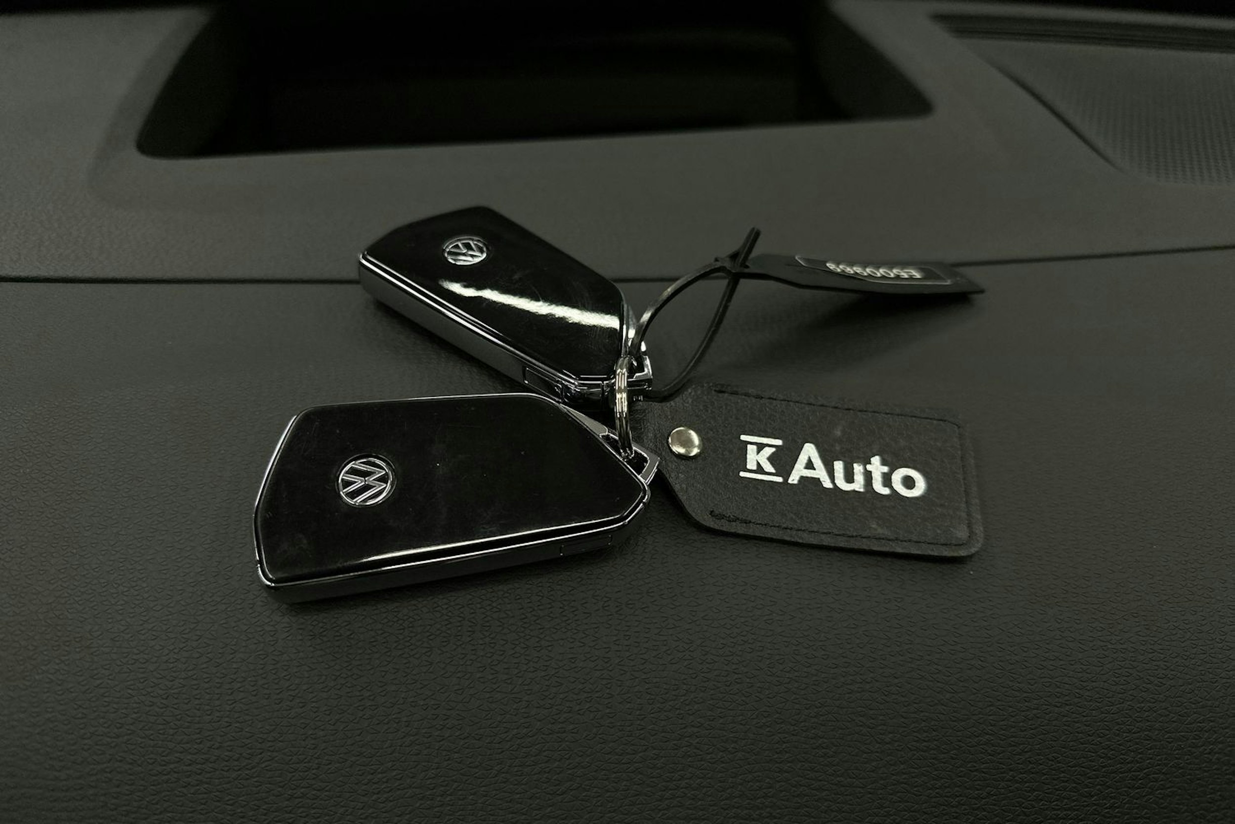 punainen Volkswagen ID.7 2025 kuva 37.