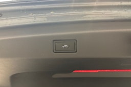 sininen Volkswagen ID.7 2025 kuva 12.